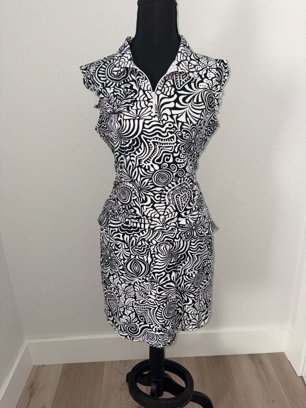 Fama Zee by Donati Vittorio Black and White Abstract Print Two-Piece Skort Set